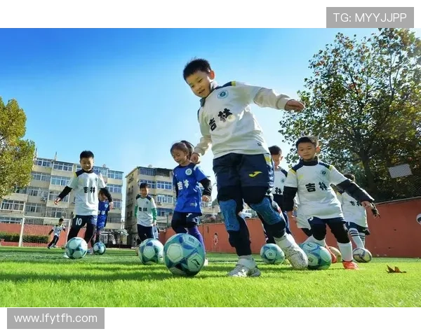 揭秘双字足球巨星英文姓名背后故事与绿茵场上传奇经历 揭秘双字足球巨星英文姓名背后故事与绿茵场上传奇经历