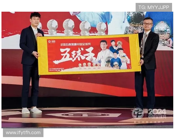 足球明星武磊的女友曝光 两人甜蜜合影引网友热议